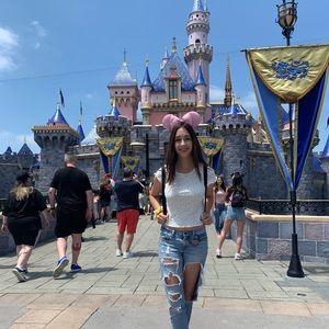 Meet your Posher, Hallie